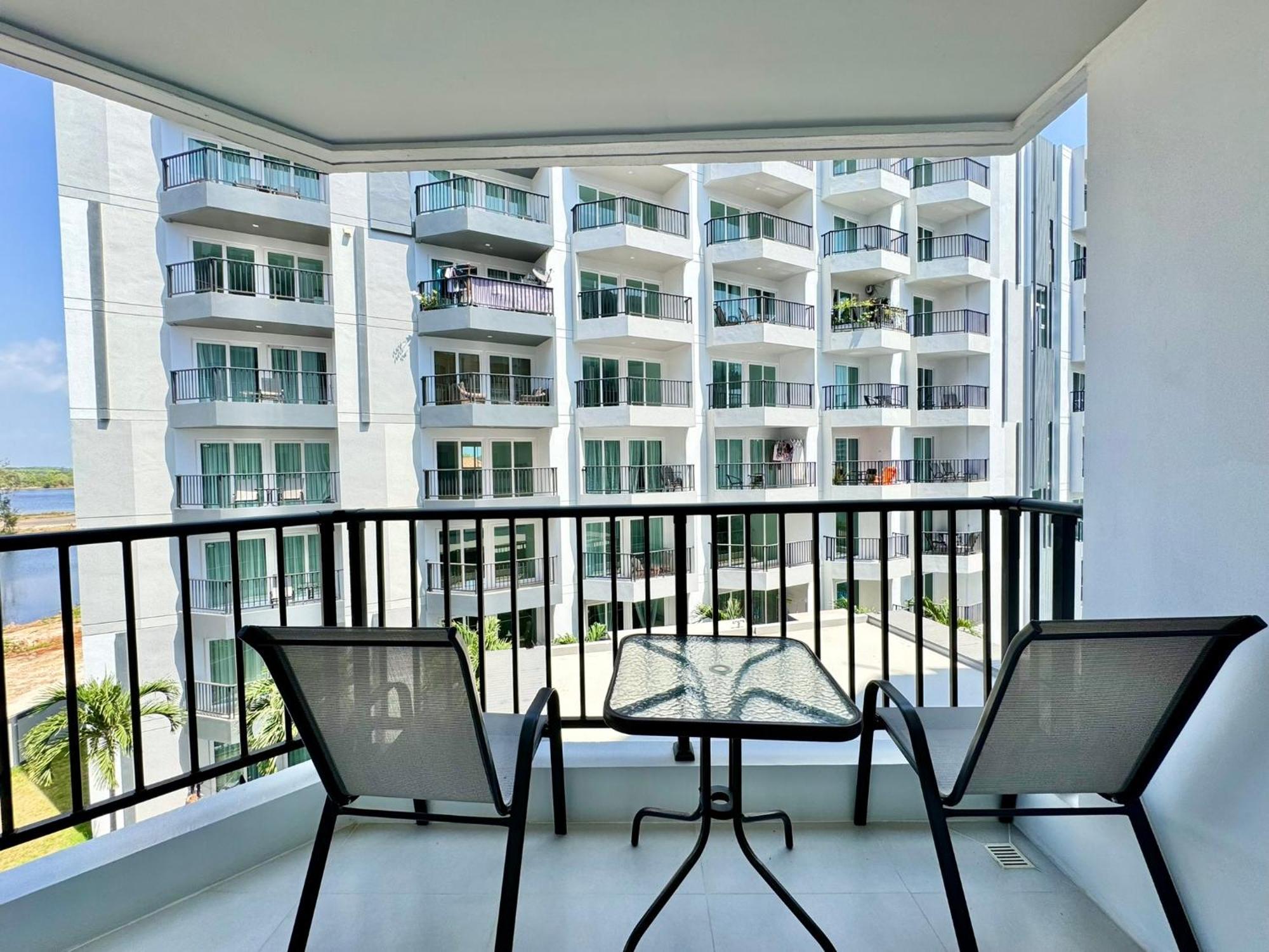 Mantra Beach Condominium Suite - Mae Phim Ban Tha Fat Exteriör bild